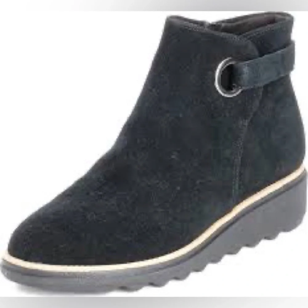 NEW!! Women’s Clarks Sharon Spring Black Suede Boot Size 5M